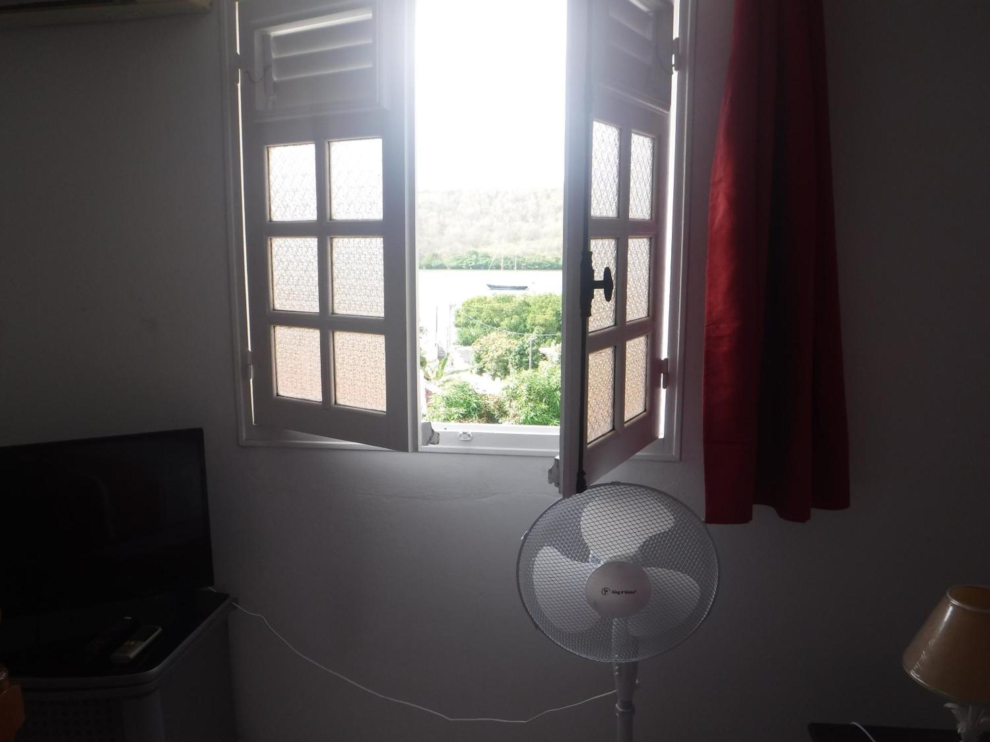 Manikou Bed & Breakfast เลอโวแกล็ง ภายนอก รูปภาพ