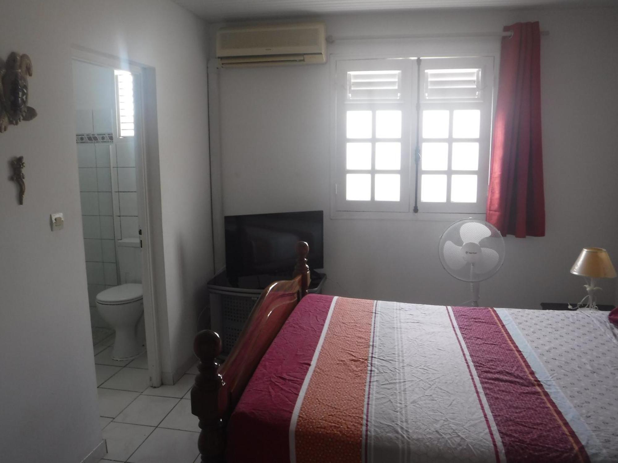 Manikou Bed & Breakfast เลอโวแกล็ง ภายนอก รูปภาพ