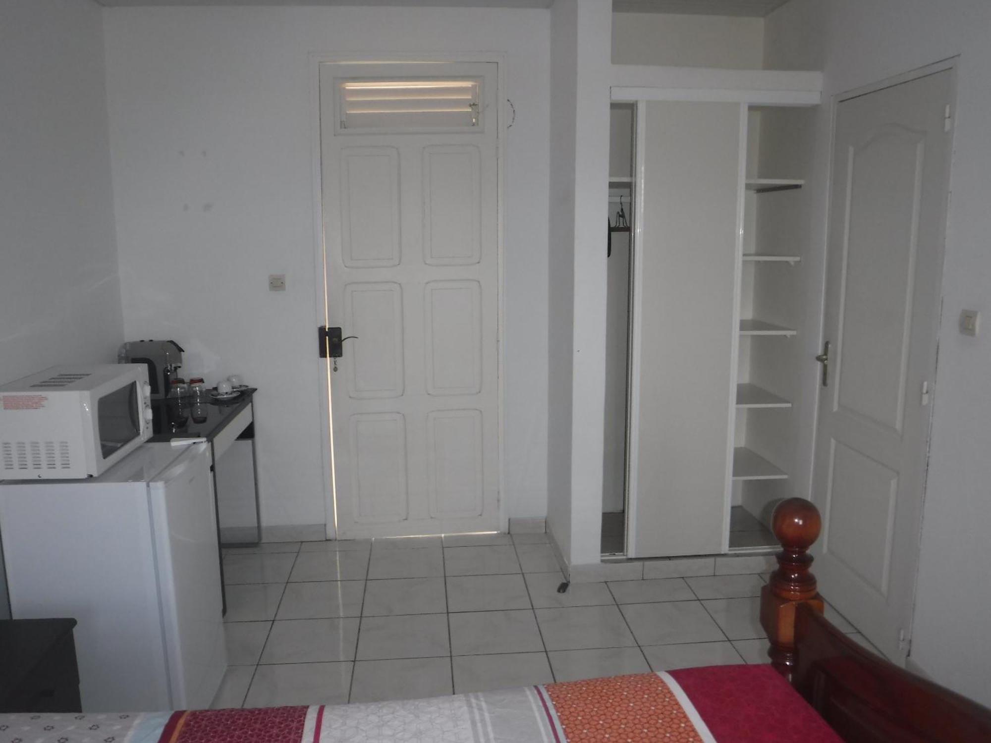 Manikou Bed & Breakfast เลอโวแกล็ง ภายนอก รูปภาพ