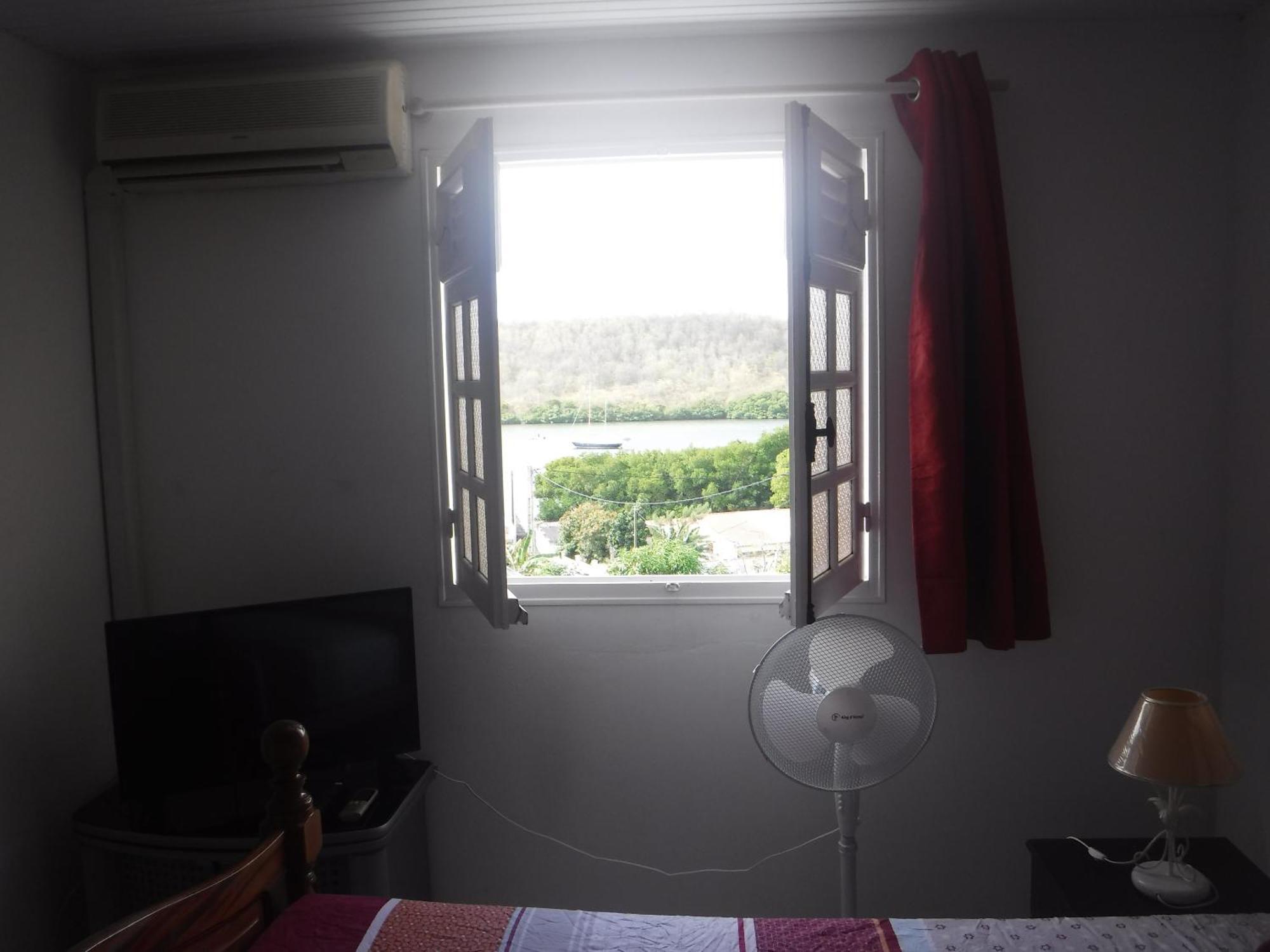 Manikou Bed & Breakfast เลอโวแกล็ง ภายนอก รูปภาพ